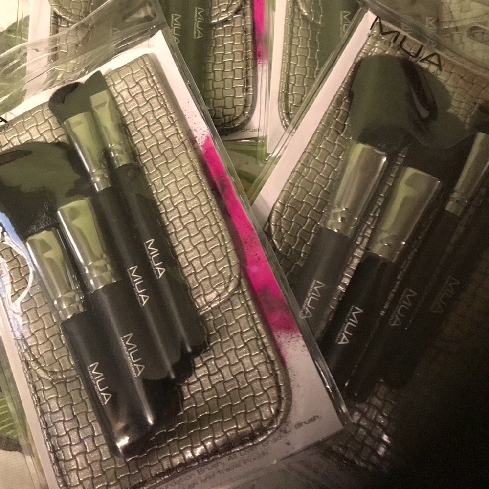 Mua Brush Set